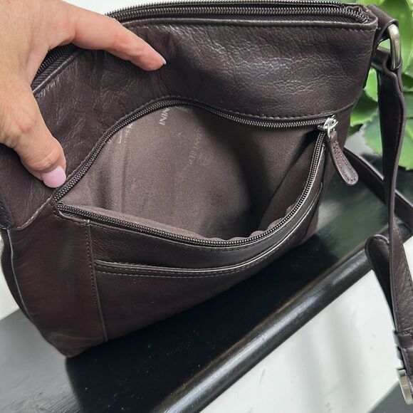 Giani  Bernini, like new genuine, leather shoulder, Crossbody handbag purse - Picture 7 of 12